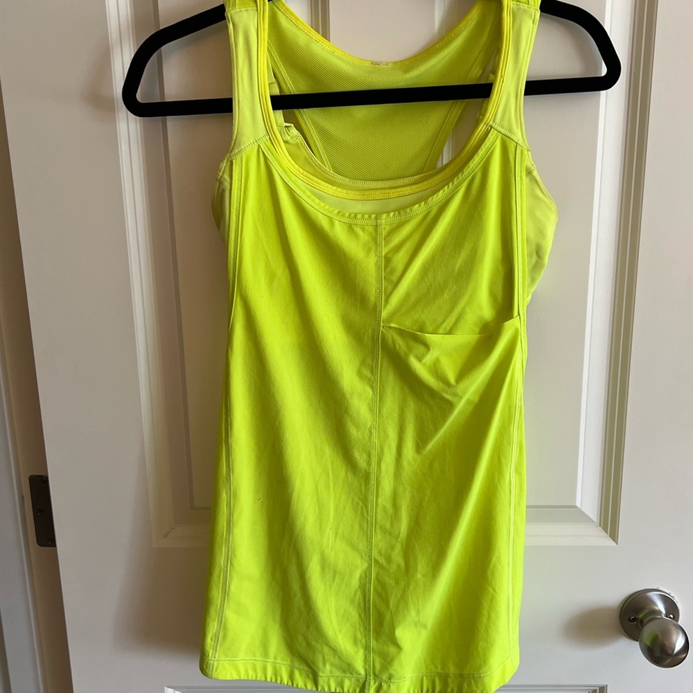 Lululemon workout tank, size 6